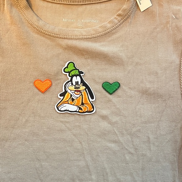 TJMAX Beige T Shirt Size Small with Customized Disney Goofy Patches NWT - Picture 5 of 5